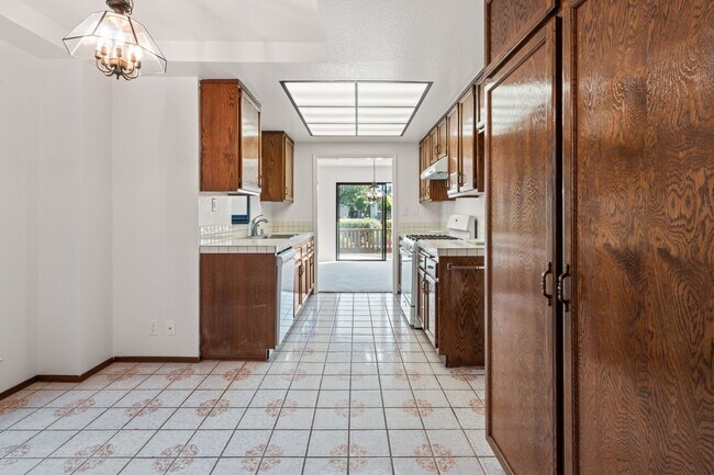 Foto del edificio - 14408 Outrigger Dr