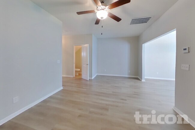 Foto del edificio - 403 Riverwood Ct