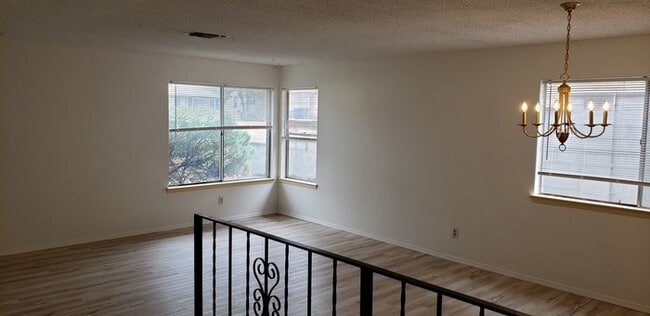 Building Photo - 7308 Avenida La Costa NE