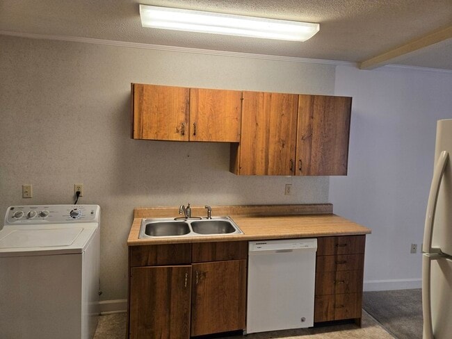 Building Photo - 10 Fountain Cir