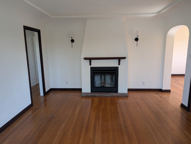 Building Photo - 436 Orizaba Ave