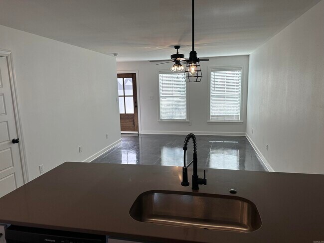 Foto del edificio - 418 E 21st St