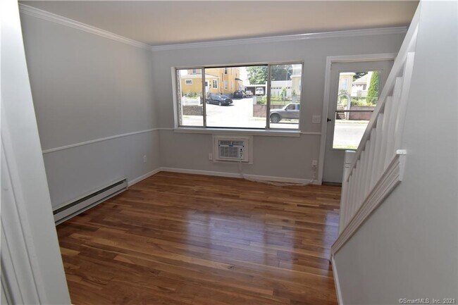 Building Photo - 581 Highland Ave