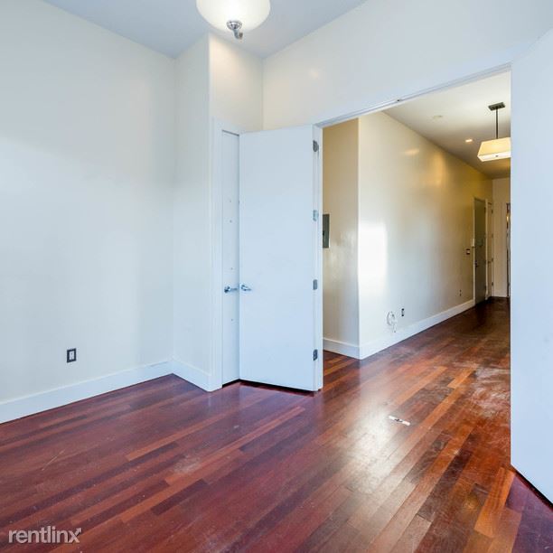 Building Photo - 126 Grattan St