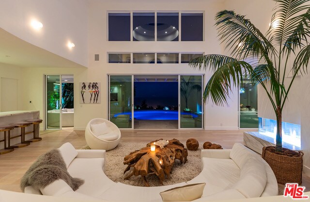 Foto principal - 0 Malibu Crest Dr