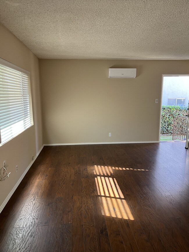 Living Room - 322 Cornell Dr