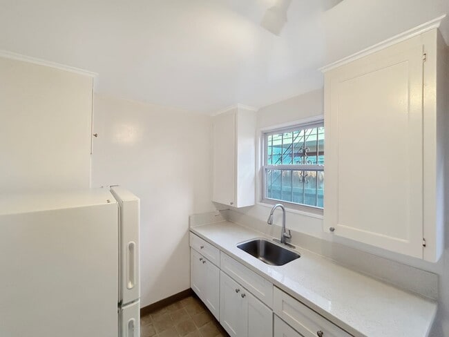 Foto del edificio - Renovated 1B/1BA w/ Walk-In Closet & On-Si...