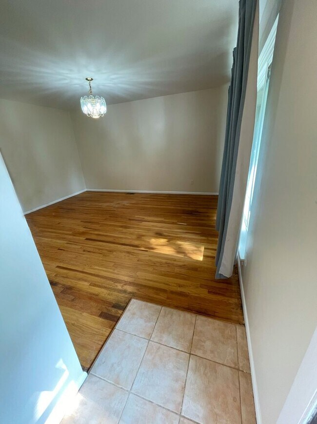 Building Photo - Spacious Three Bedroom Home for Rent!