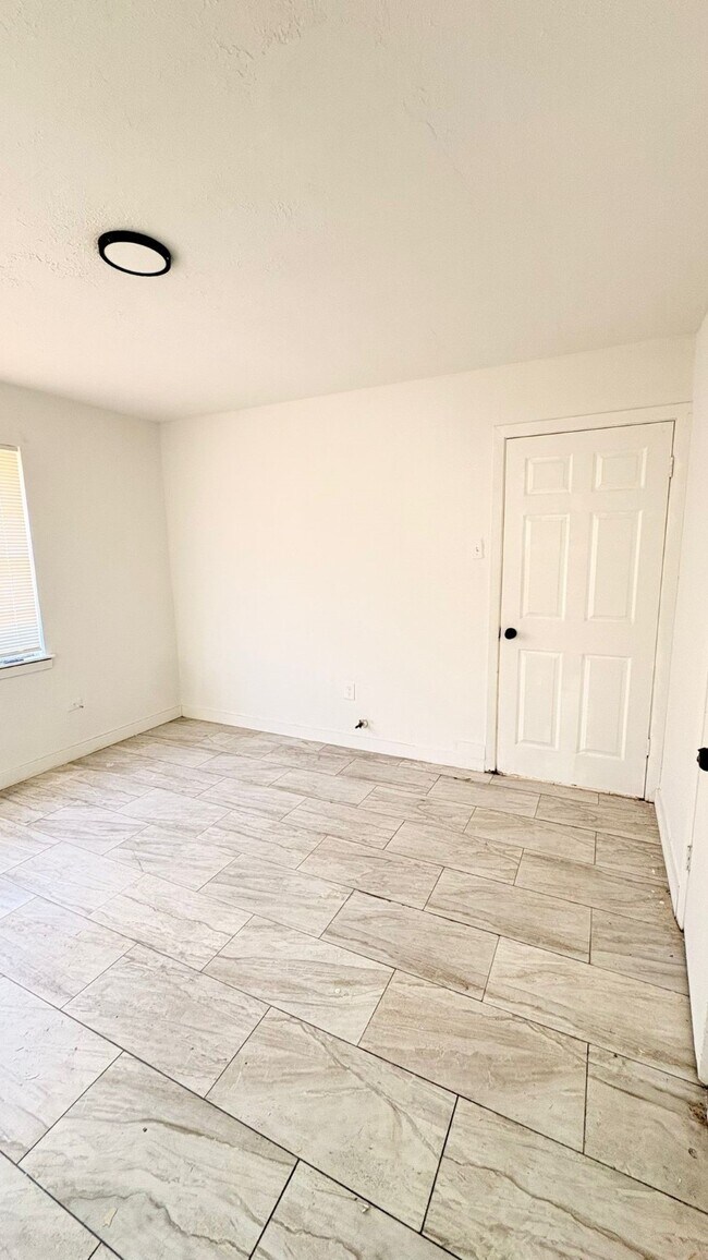 Foto del edificio - 2701 Brewster St