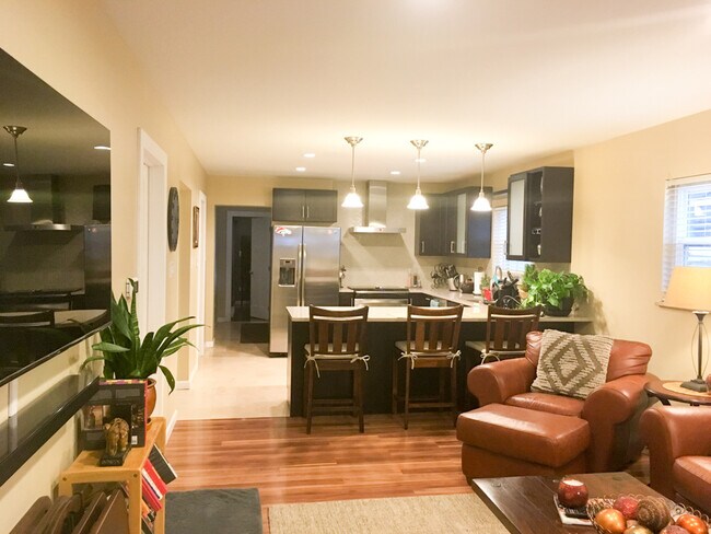 Building Photo - Evolve Real Estate: Fully Remodeled Gorgeous Bungalow in West Wash Park. 2 Bedrooms JULY 15!