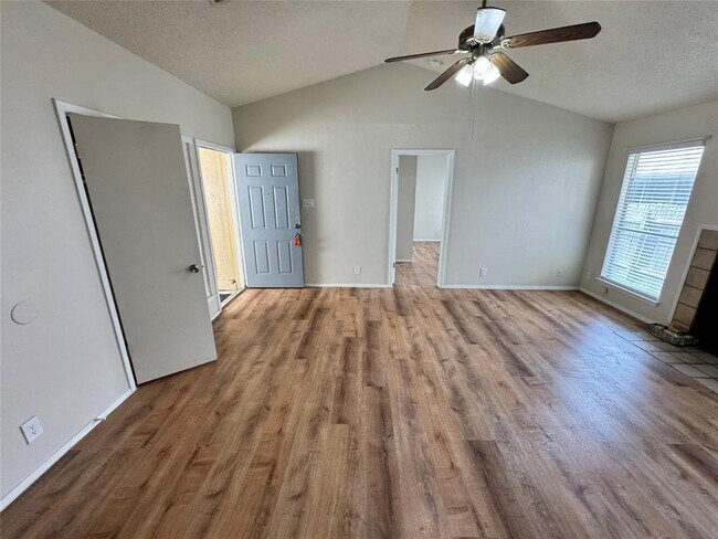 Foto del edificio - 9624 Sugar Hill Dr