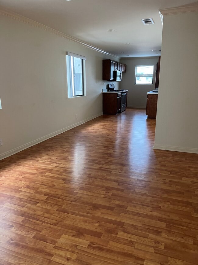 Building Photo - 625 E Cypress Ave