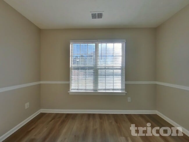 Foto del edificio - 2492 Feathertree Ln