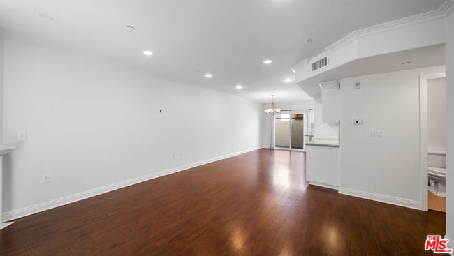 Building Photo - 1529 S Beverly Dr