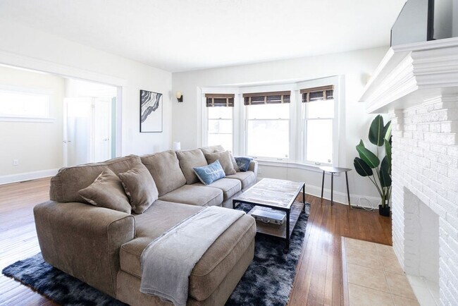 Building Photo - 1501 E 105th St