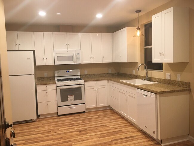Foto del edificio - 1534 Monterey St