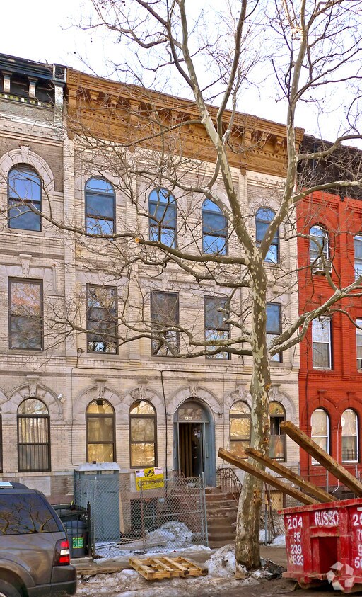 Building Photo - 456 Madison St