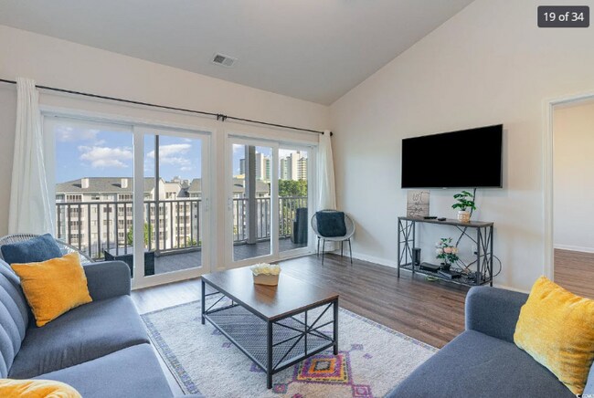 Foto del edificio - 601 N Hillside Dr