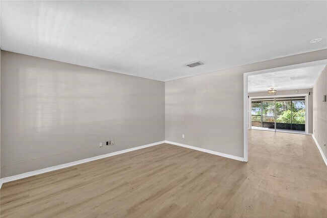 Building Photo - 1712 Village Ct