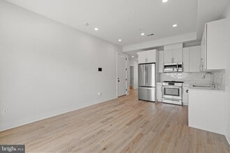 Building Photo - 1130 Penn St NE