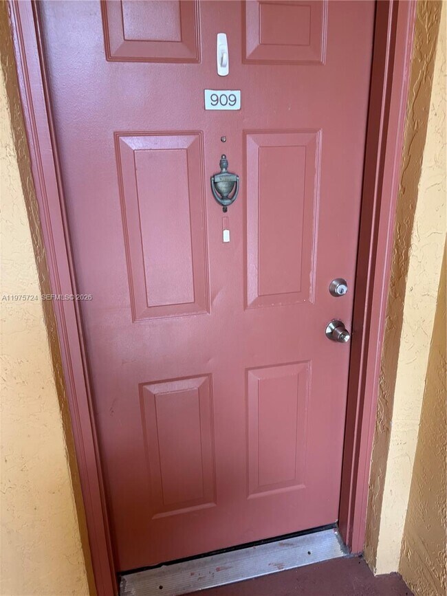 Foto del edificio - 2300 NW 33rd St