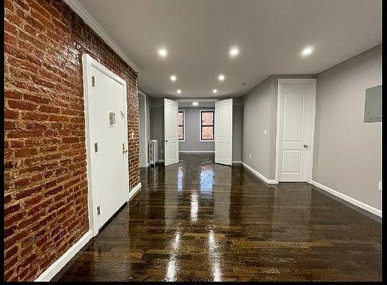 Foto principal - 3 bedroom in BRONX NY 10463