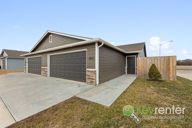 Foto del edificio - E 69th Ct N Duplex