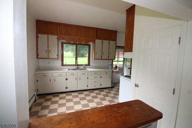 Building Photo - 471 Milford Warren Glen Rd