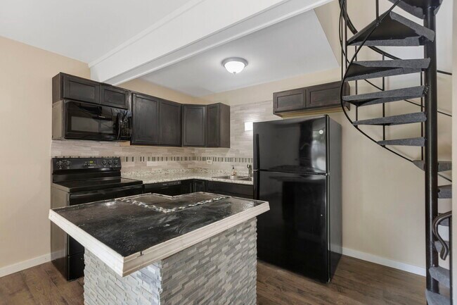 Building Photo - 64 Aspen Colony