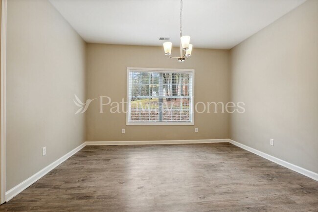 Foto del edificio - 7407 Woodruff Way