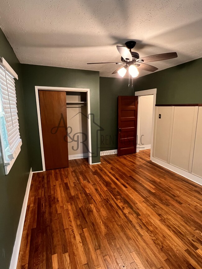 Foto del edificio - 204 W Leighton St