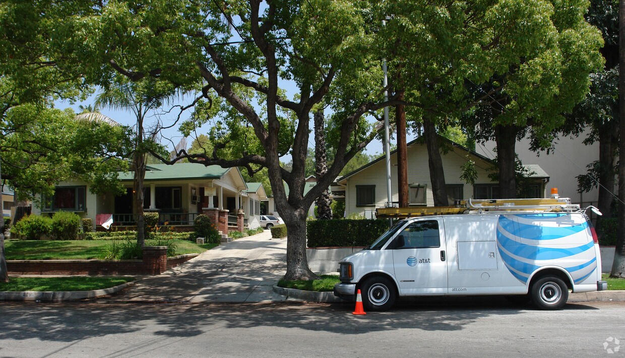 Primary Photo - 855-871 E Elizabeth St