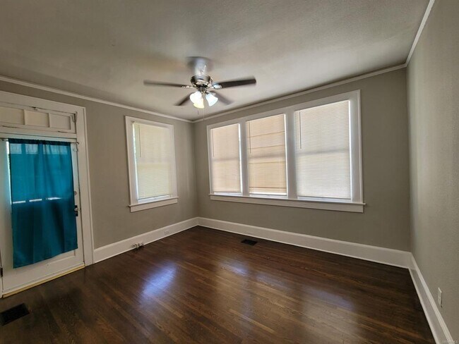 Foto del edificio - 2243 Winona Ave
