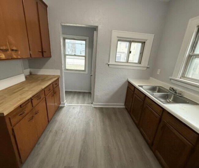 Foto del edificio - 3bd Single Section 8