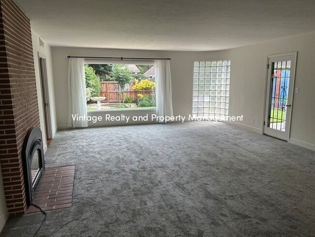 Building Photo - First Time On The Rental Market! Single St...