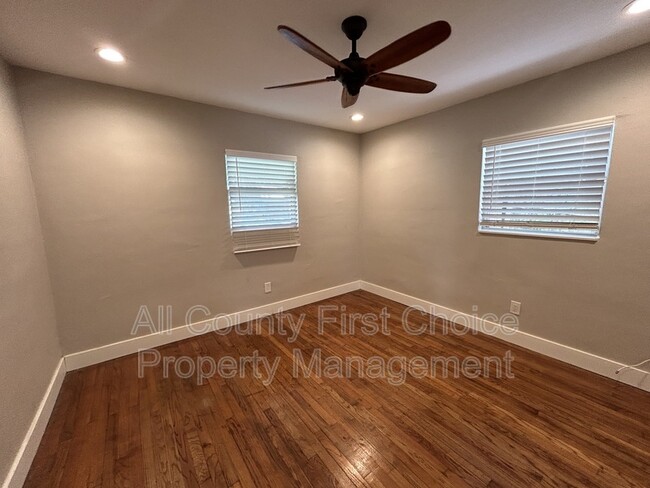 Building Photo - 220 S Hillcrest Ave