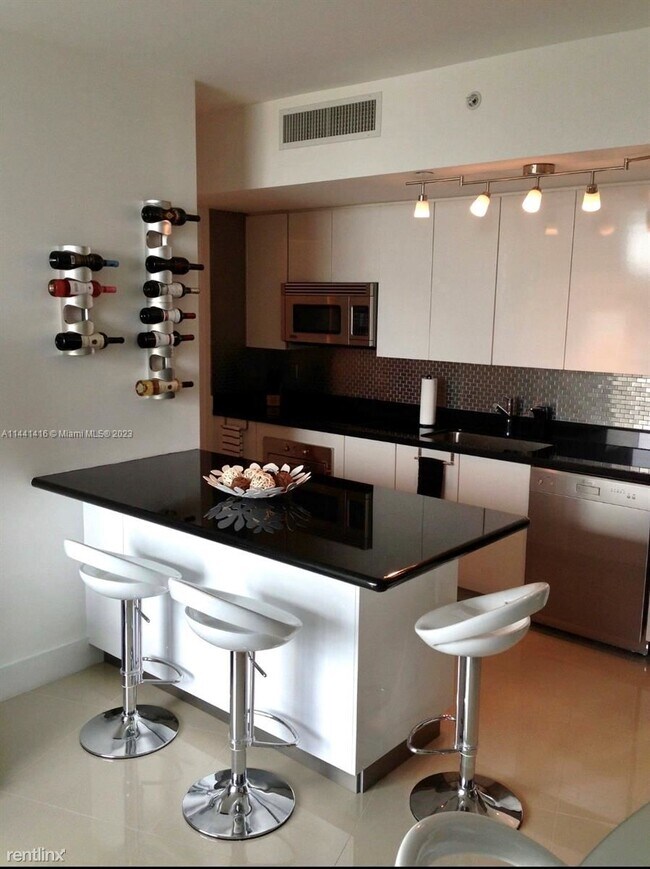 Foto del edificio - 2 br, 2 bath Condo - 92 SW 3rd St Apt 1206