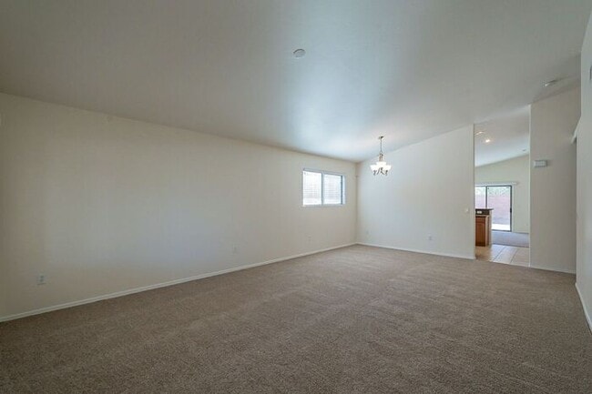 Building Photo - 4018 E Shadow Branch Dr