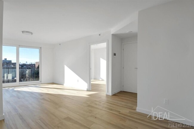 Foto del edificio - 1330 E 13th St