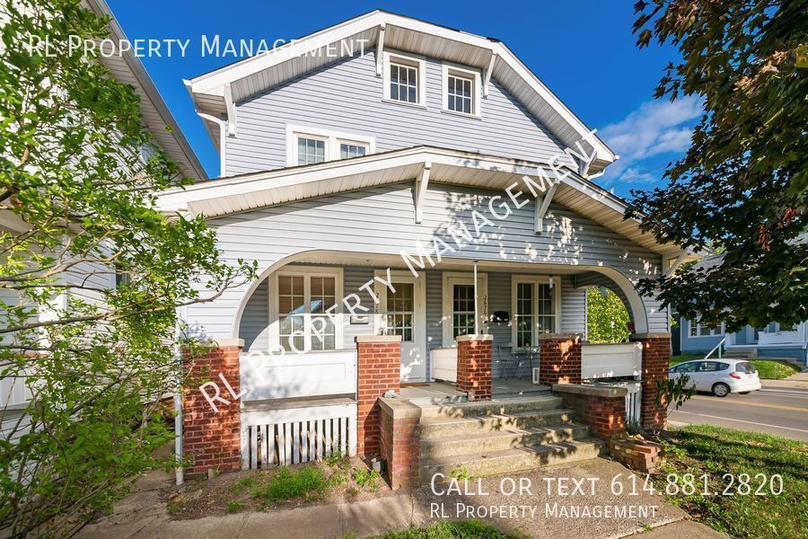Primary Photo - Remodeled 3 bedroom 1 bathroom duplex in G...