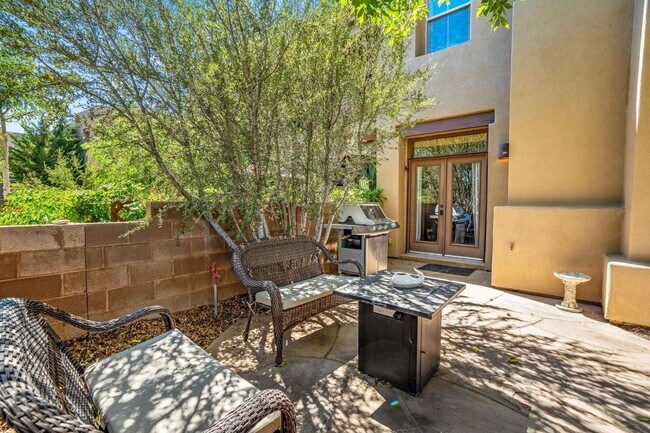 Building Photo - Beautiful Rancho Viejo Townhouse (Emory Pass)