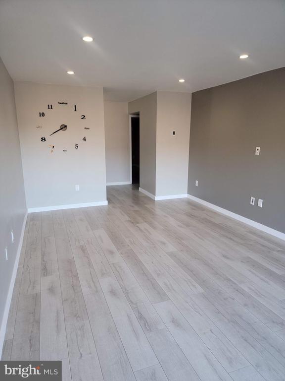 Building Photo - 9703 Kings Crown Ct