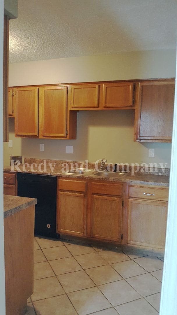 Building Photo - 2831 Gruber Dr