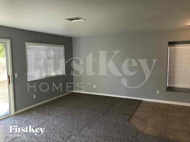 Foto del edificio - 7404 Fencerow St