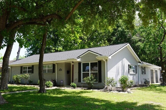 Building Photo - 6015 Libbey Dr