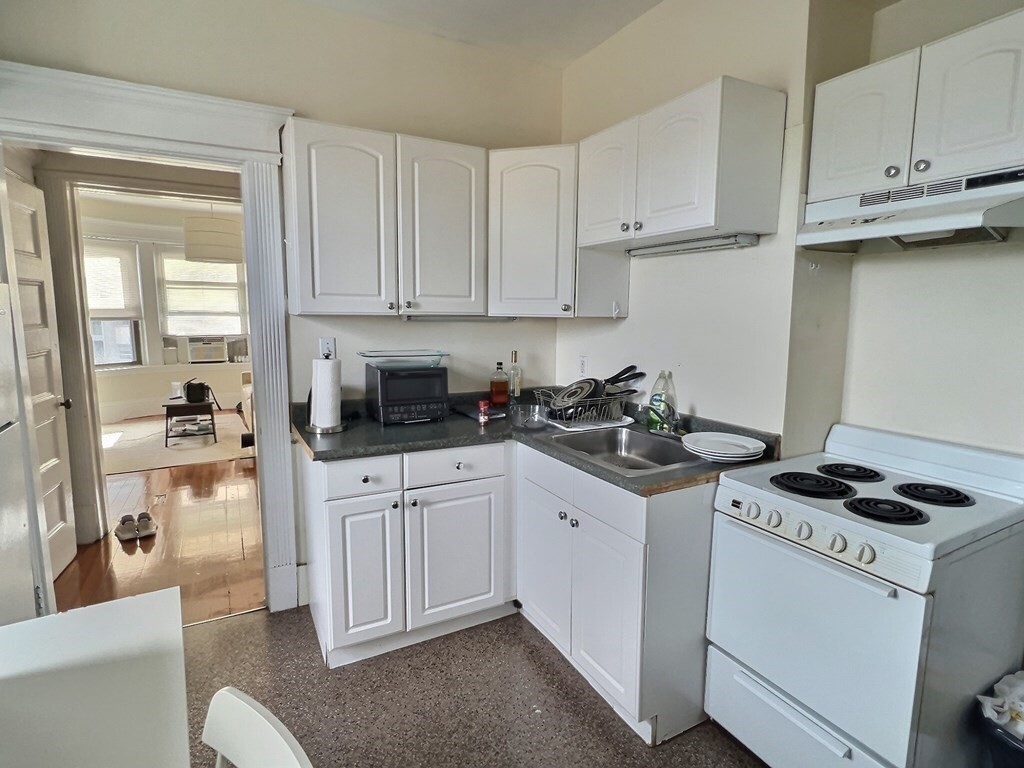 Primary Photo - 1376 Beacon St