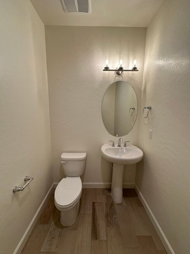 Foto del edificio - 2444 N Hilton St