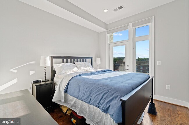Foto del edificio - 3525 14th St NW
