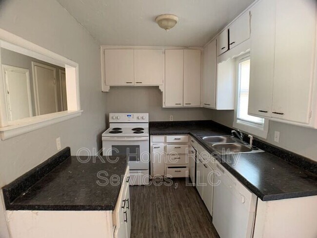 Foto del edificio - 3121 N Phillips Ave