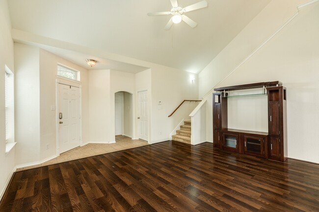 Foto del edificio - 999 Brady Ln